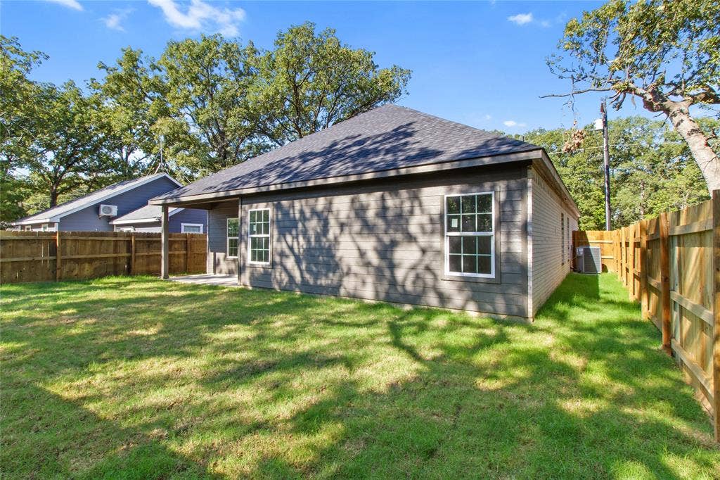 7520 Double Bridge Road, Mabank, TX 75156 Charming single-story residence with a gable roof and board-and-batten siding, situated on a spacious lot with mature shade trees