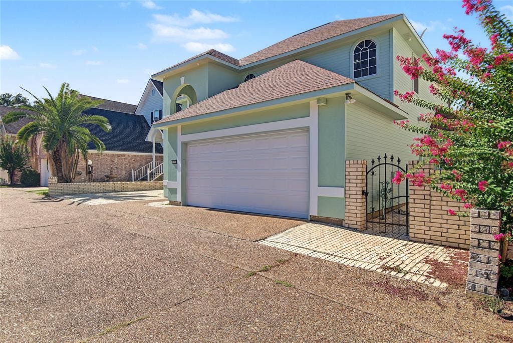 5735 S Lakeshore Drive, Shreveport, LA 71119