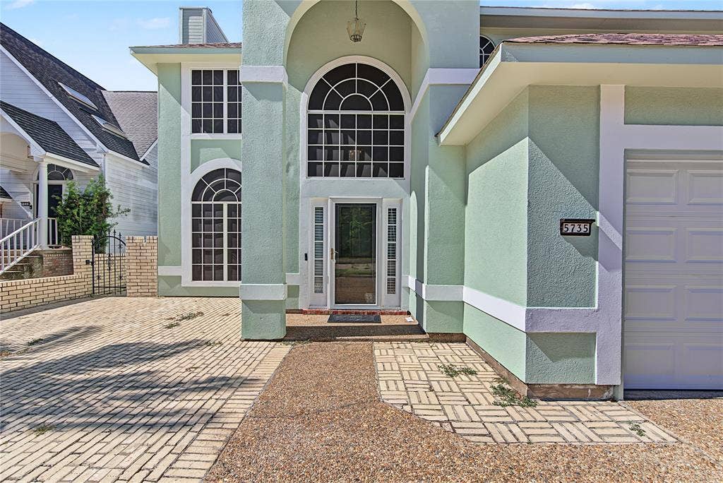 5735 S Lakeshore Drive, Shreveport, LA 71119