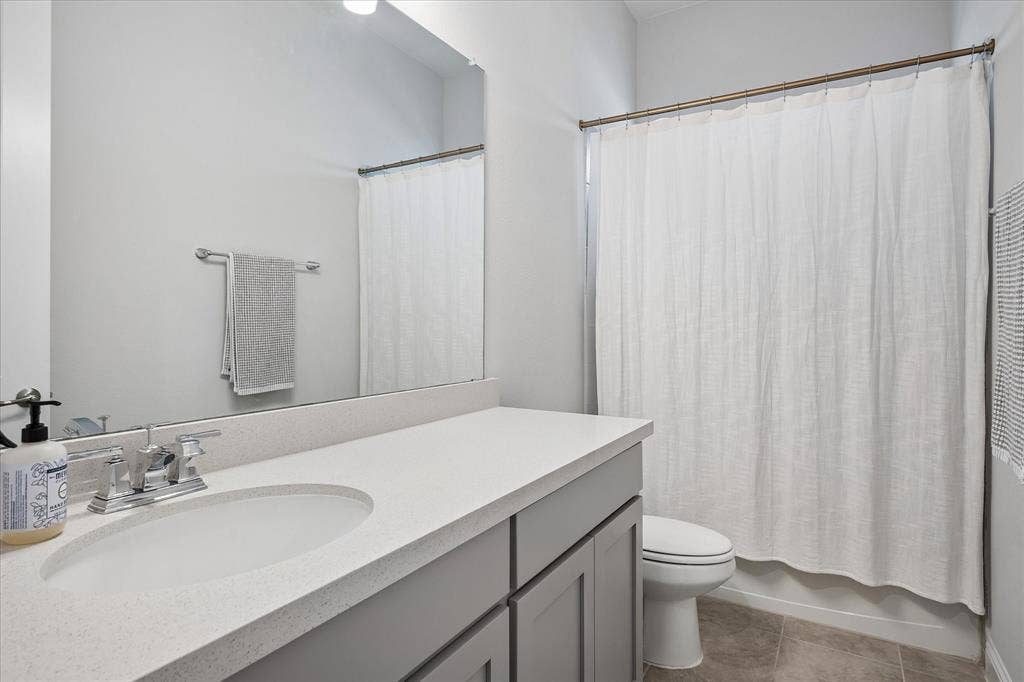 11828 Prudence Drive, Fort Worth, TX 76052