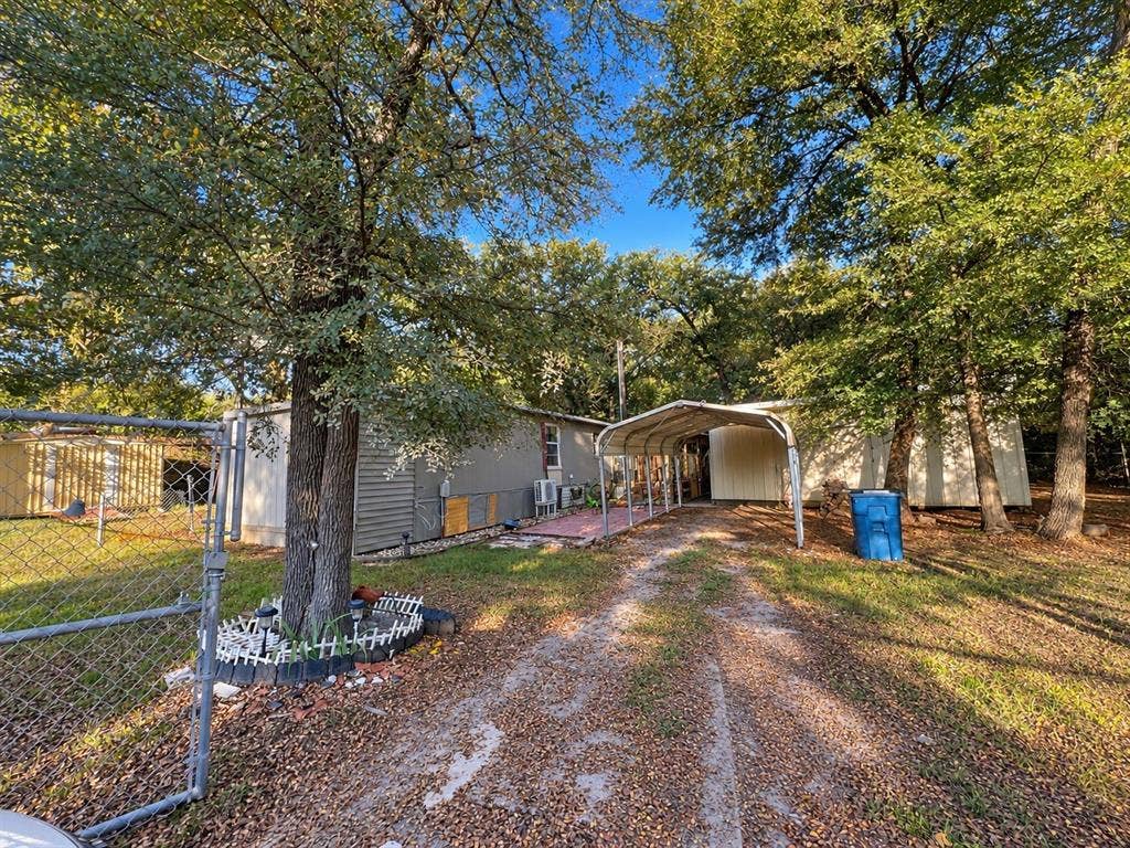 632 Cumberland Trail, Valley View, TX 76272 Gravel driveway leading to a covered carport