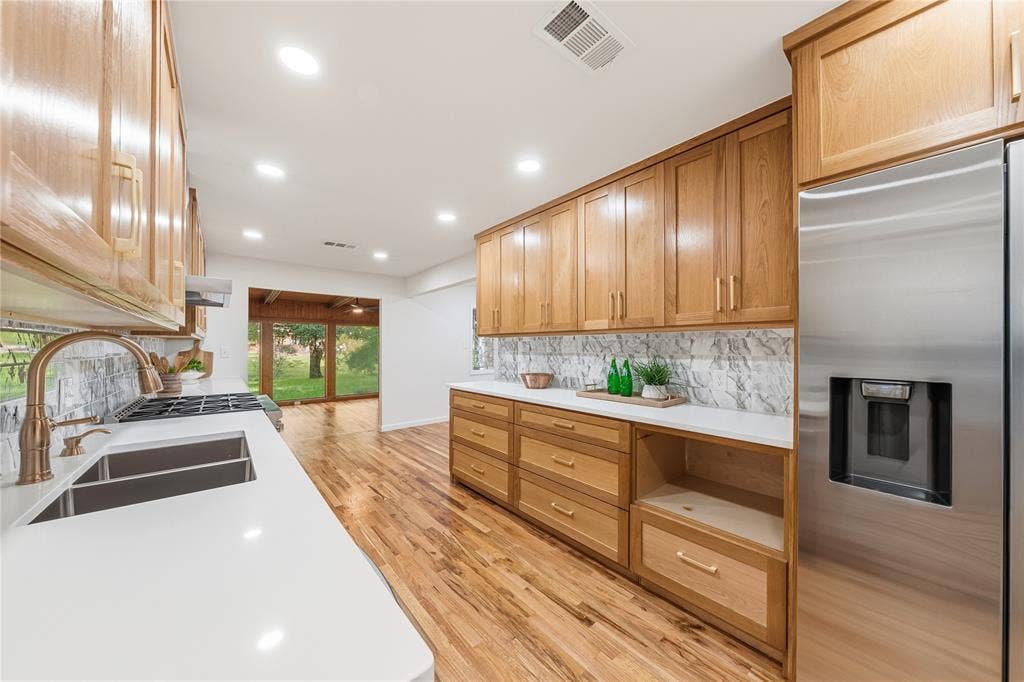 3905 Shady Valley Drive, Arlington, TX 76013 3905 Shady Valley Drive, Arlington, TX 76013