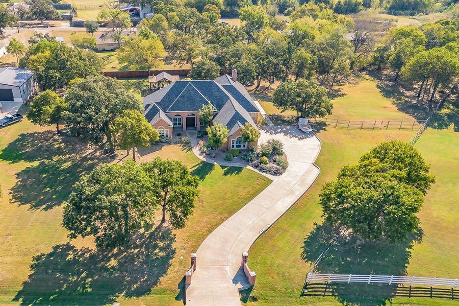 Property photo for 225 Sherry Lane, Burleson, TX