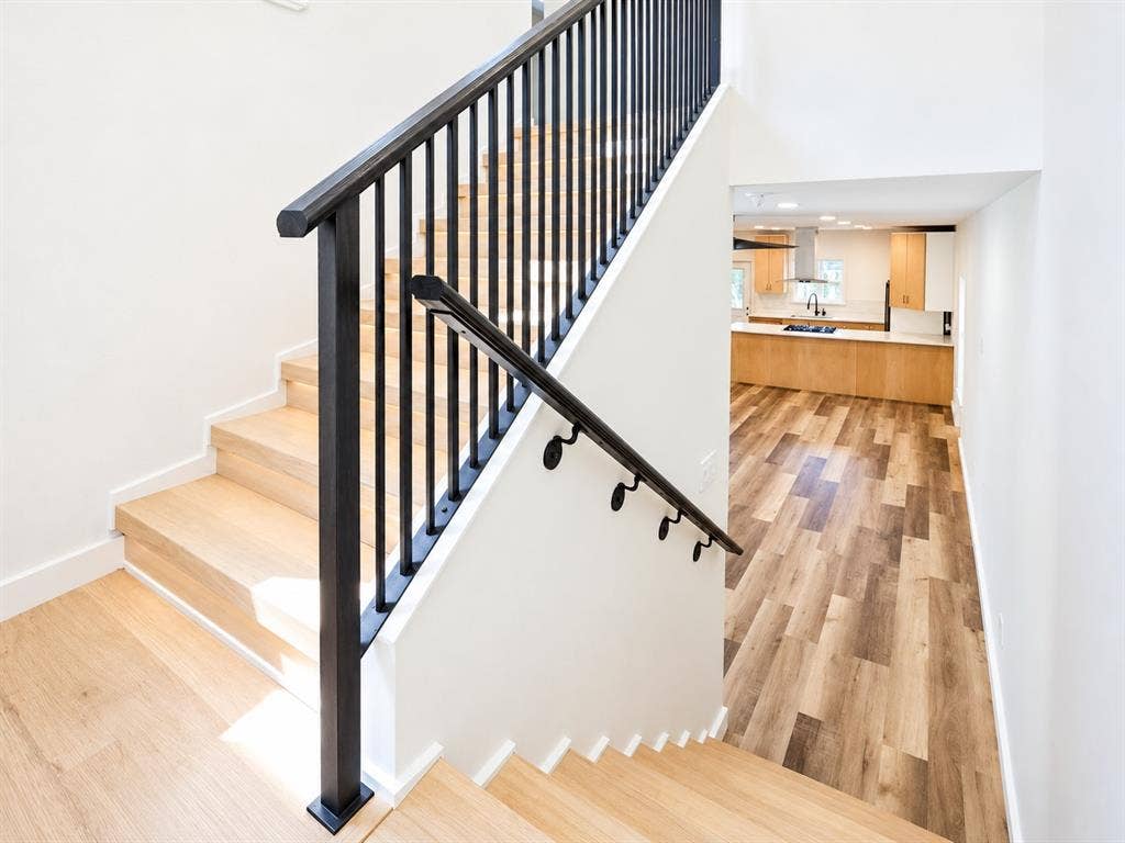 521 York Street, Athens, TX 75751 Hardwood staircase with black metal balusters and handrail