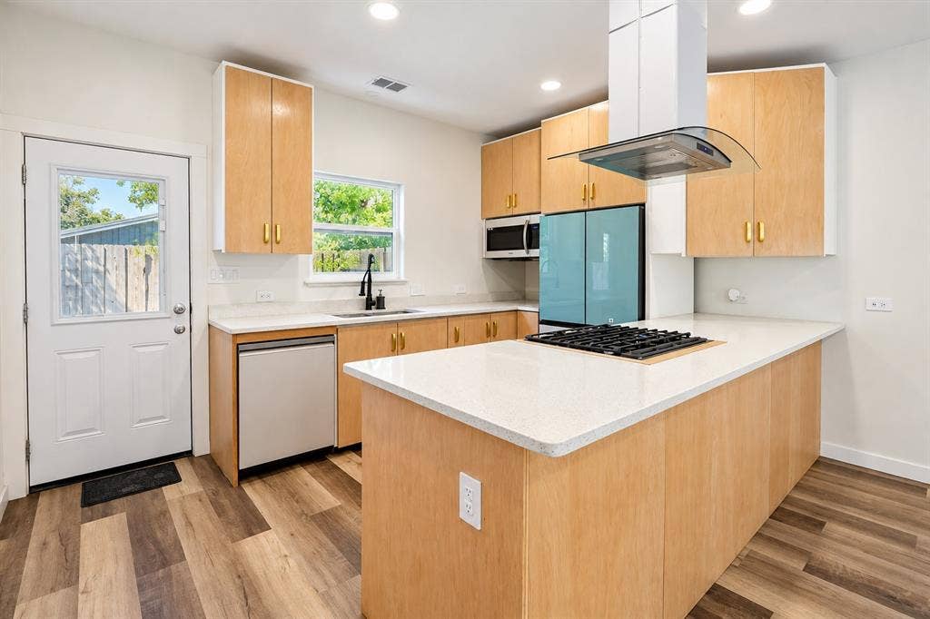521 York Street, Athens, TX 75751 Wood-finish flooring with recessed lighting