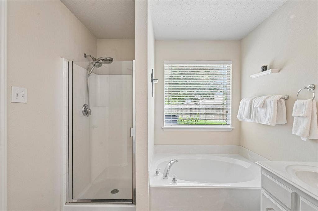 1421 Vista Ridge Drive, Forney, TX 75126