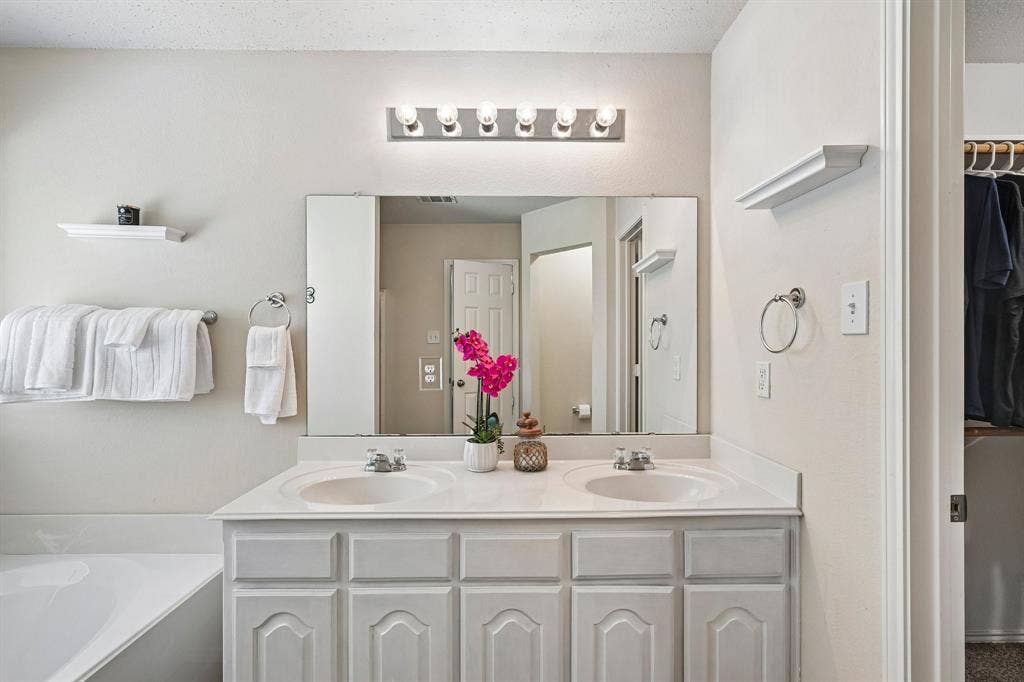 1421 Vista Ridge Drive, Forney, TX 75126