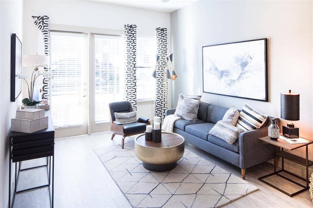 901 N Zang Boulevard, #204, Dallas, TX 75208 Living room with light hardwood / wood-style flooring