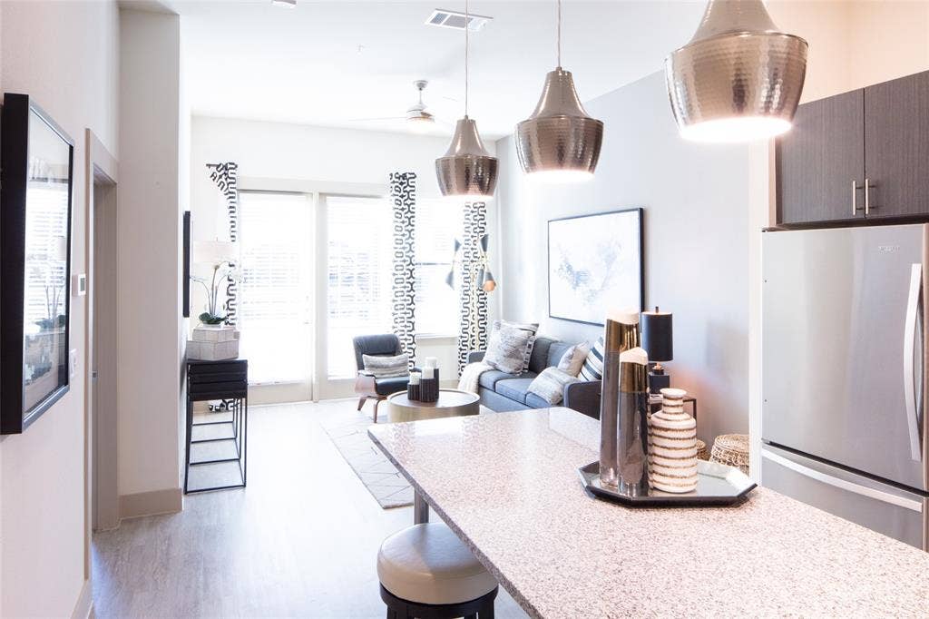 901 N Zang Boulevard, #302, Dallas, TX 75208 Kitchen featuring stainless steel fridge, a kitchen bar, dark brown cabinets, ceiling fan, and light hardwood / wood-style flooring