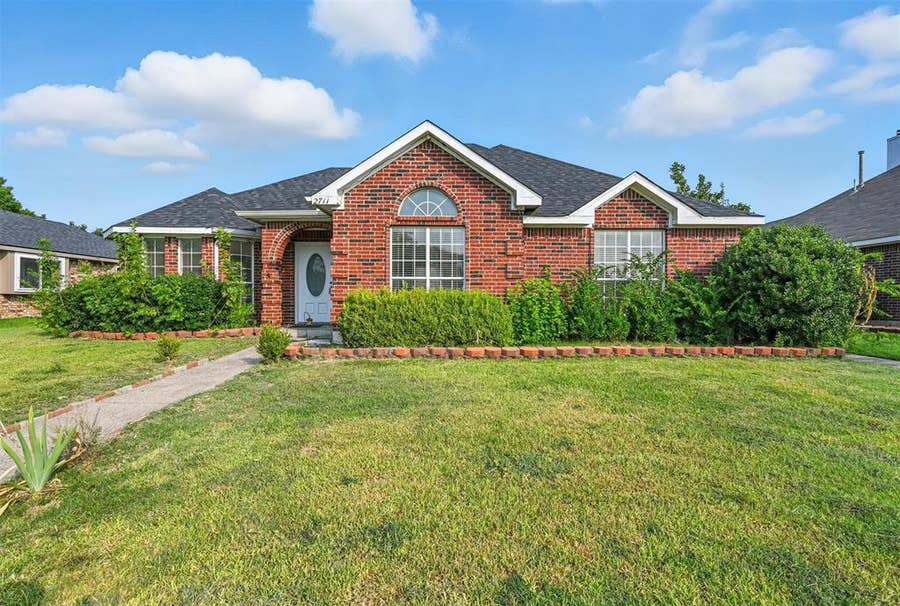 Property photo for 2711 Primrose Lane, Rowlett, TX