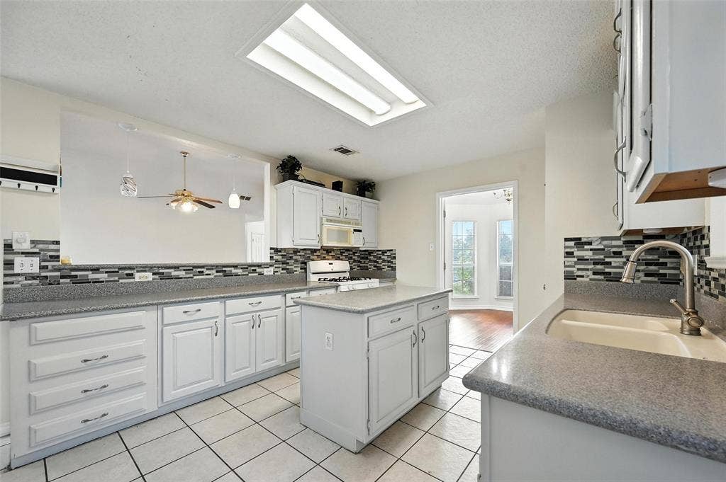 2711 Primrose Lane, Rowlett, TX 75089 2711 Primrose Lane, Rowlett, TX 75089