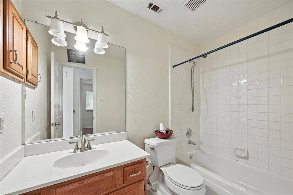 2711 Primrose Lane, Rowlett, TX 75089 2711 Primrose Lane, Rowlett, TX 75089