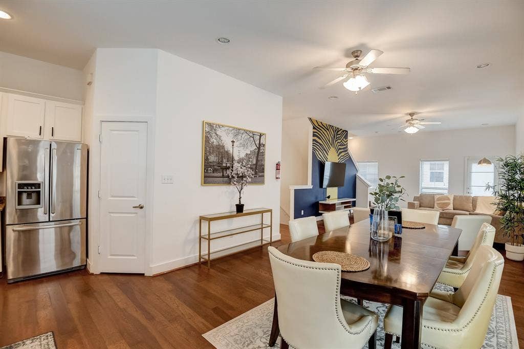 Dining space with a ceiling fan, dark wood-style flooring, recessed lighting, and baseboards