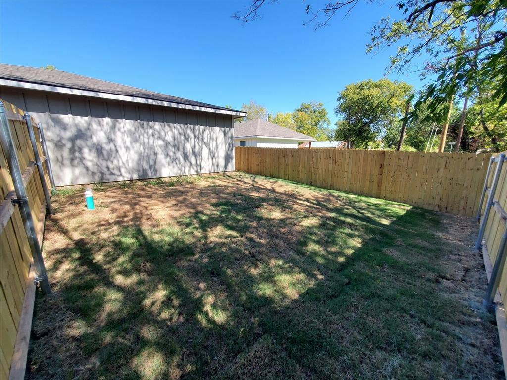 612 E 3rd Street, #B, Bonham, TX 75418