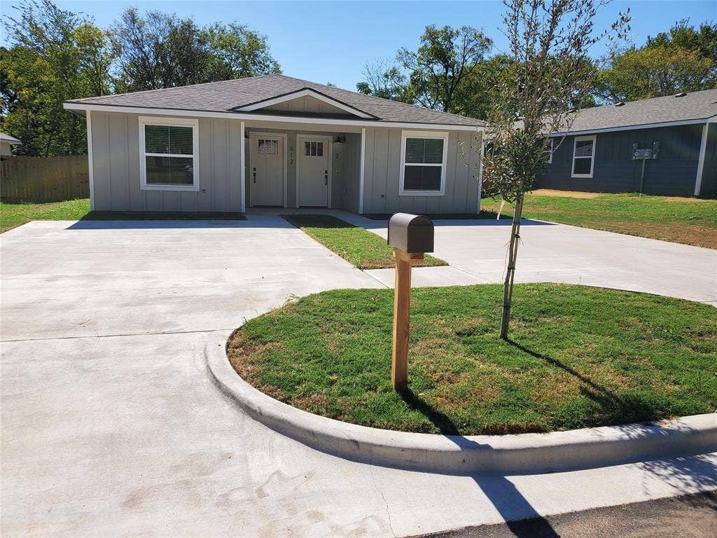 612 E 3rd Street, #B, Bonham, TX 75418