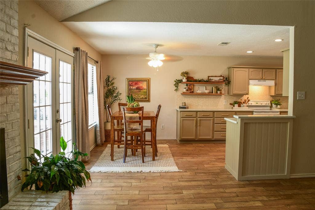 1110 W Cozby Court W, Benbrook, TX 76126 1110 W Cozby Court W, Benbrook, TX 76126