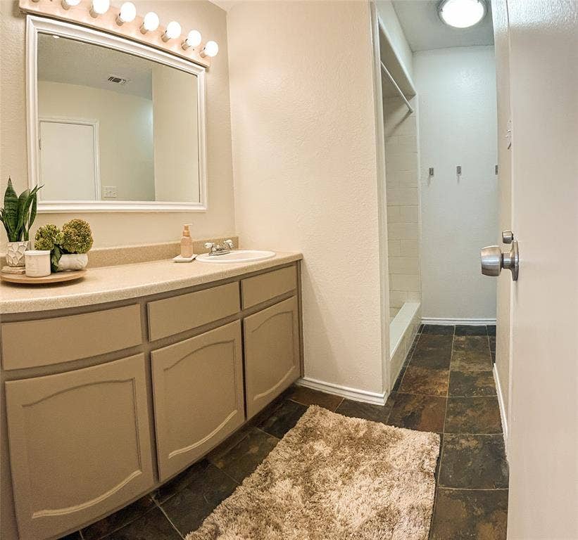 1110 W Cozby Court W, Benbrook, TX 76126 1110 W Cozby Court W, Benbrook, TX 76126