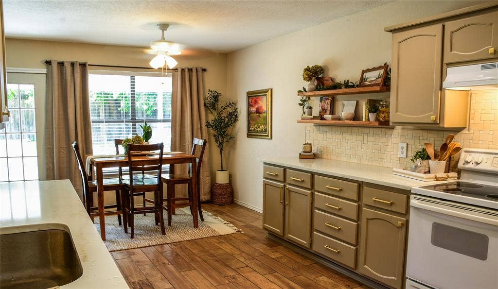 1110 W Cozby Court W, Benbrook, TX 76126 1110 W Cozby Court W, Benbrook, TX 76126