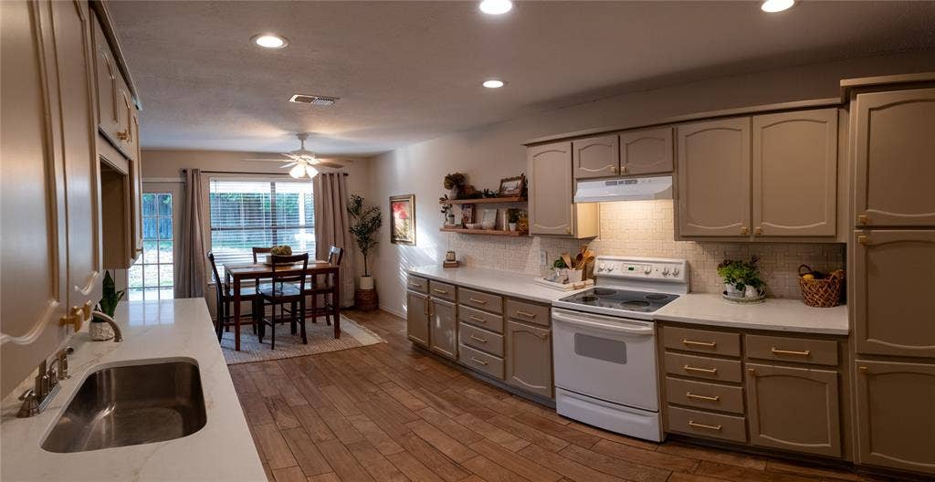 1110 W Cozby Court W, Benbrook, TX 76126 1110 W Cozby Court W, Benbrook, TX 76126