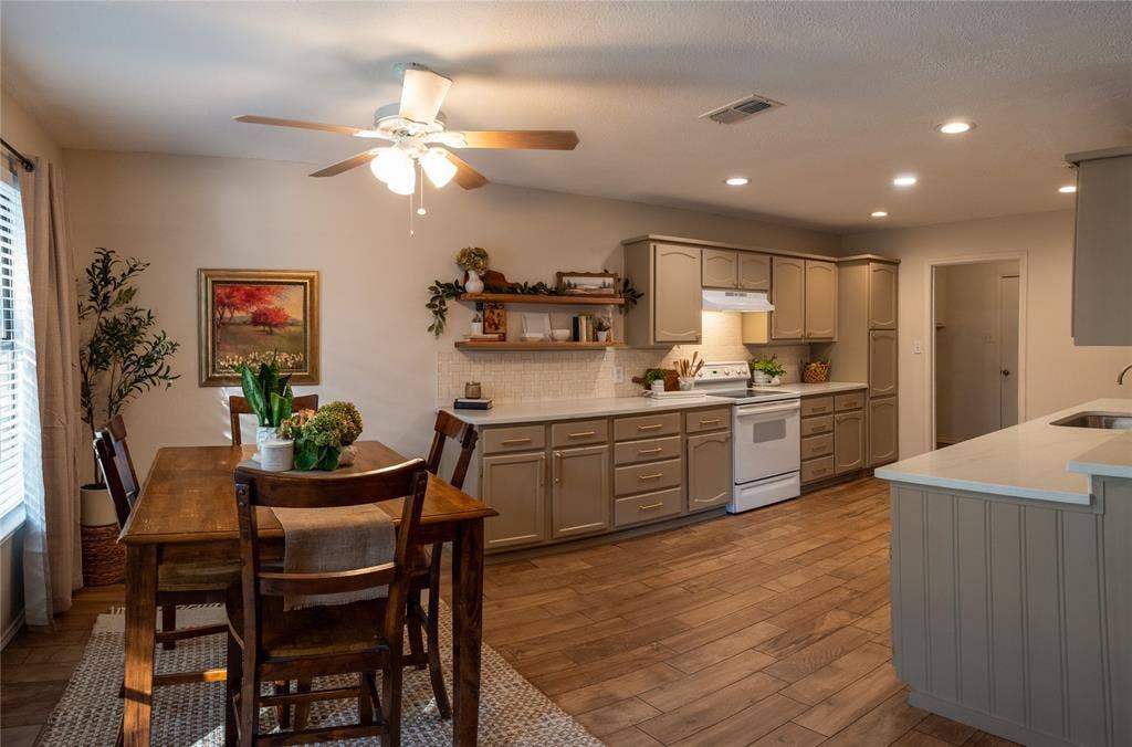1110 W Cozby Court W, Benbrook, TX 76126 1110 W Cozby Court W, Benbrook, TX 76126