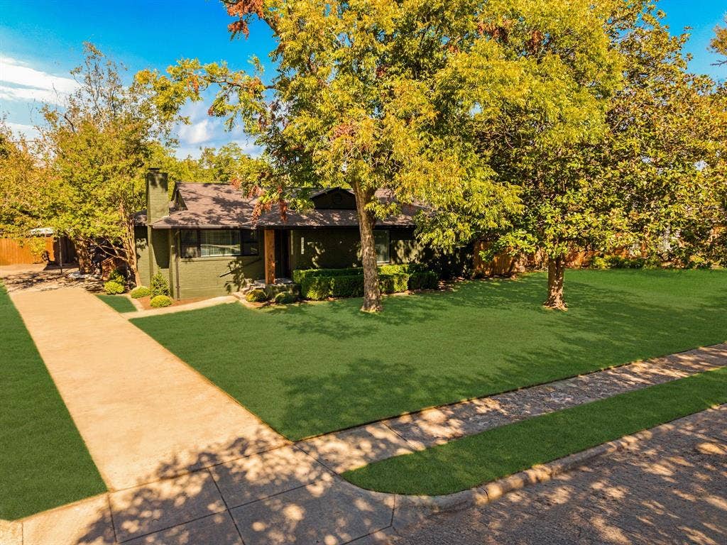 1631 Macmanus Drive, Dallas, TX 75228 1631 Macmanus Drive, Dallas, TX 75228