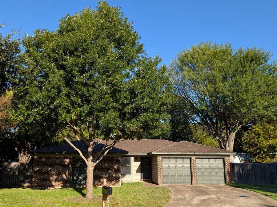 Property photo for 1104 Thistle Court, Benbrook, TX