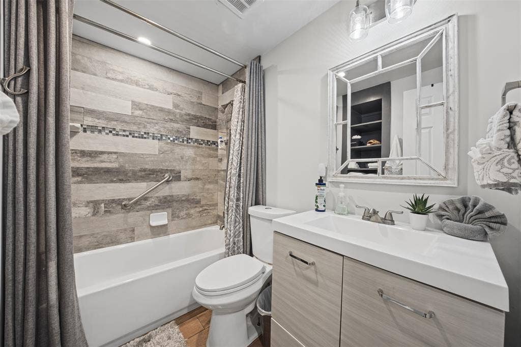 1118 Hidden Cove Trail, Granbury, TX 76049 1118 Hidden Cove Trail, Granbury, TX 76049