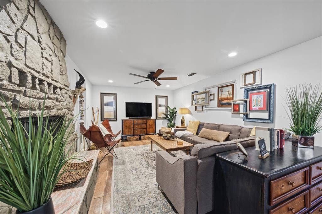 1118 Hidden Cove Trail, Granbury, TX 76049 1118 Hidden Cove Trail, Granbury, TX 76049