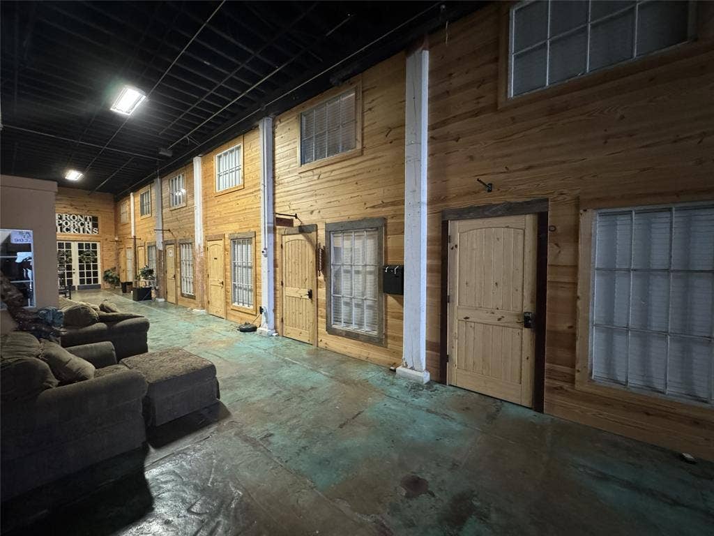 110 S Houston Avenue, #E, Denison, TX 75021 110 S Houston Avenue, #E, Denison, TX 75021