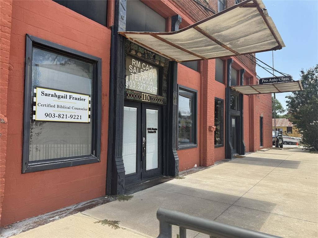110 S Houston Avenue, #E, Denison, TX 75021 110 S Houston Avenue, #E, Denison, TX 75021