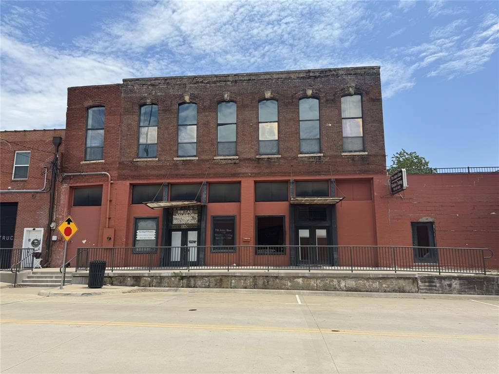 110 S Houston Avenue, #E, Denison, TX 75021 110 S Houston Avenue, #E, Denison, TX 75021