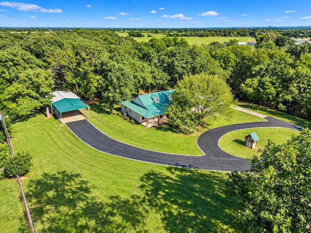 Welcome home! Located between Cleburne and Grandview. This Property is immaculate.