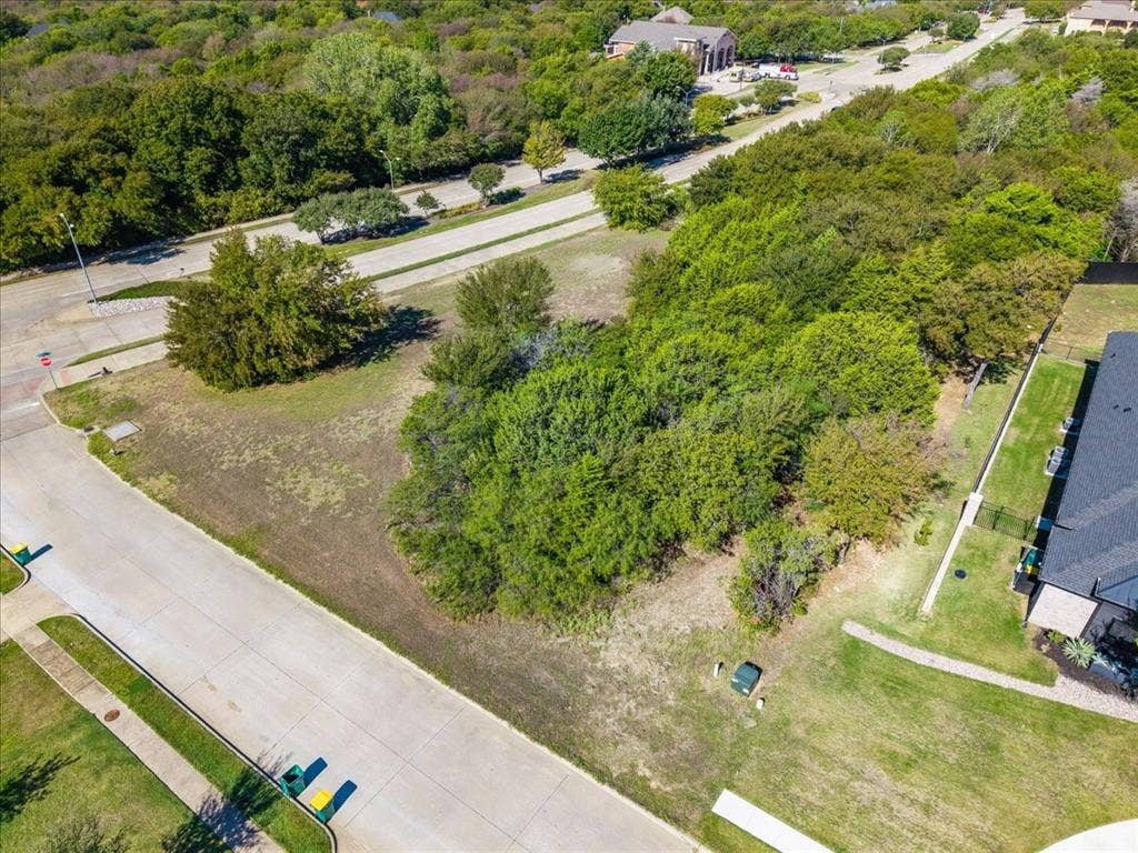 2431 Diamond Point Drive, Cedar Hill, TX 75104