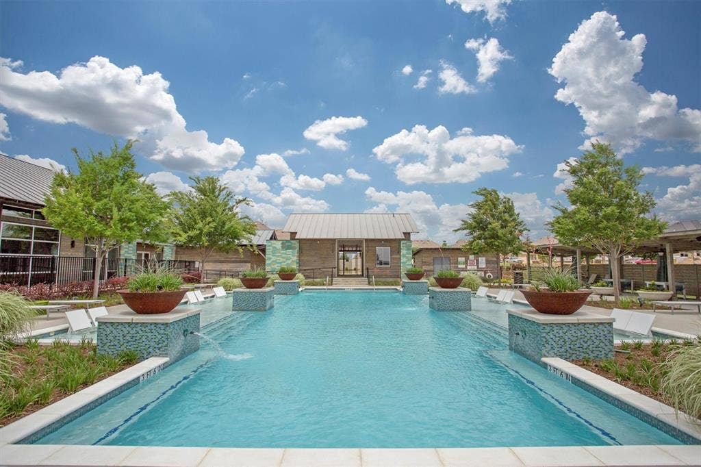 1305 5th Street, Argyle, TX 76226