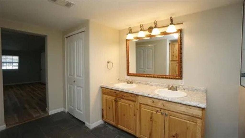 228 E Boyd Avenue, Bonham, TX 75418