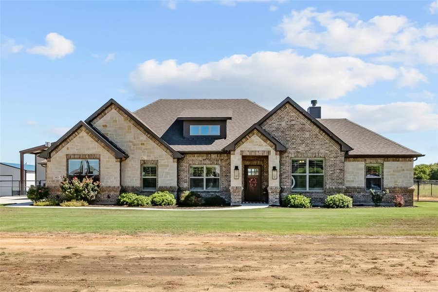 Property photo for 953 County Road 4764, Boyd, TX