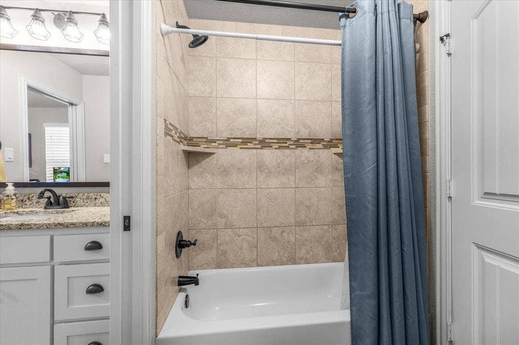 116 Rasha Drive, Azle, TX 76020 Jack and Jill bathroom