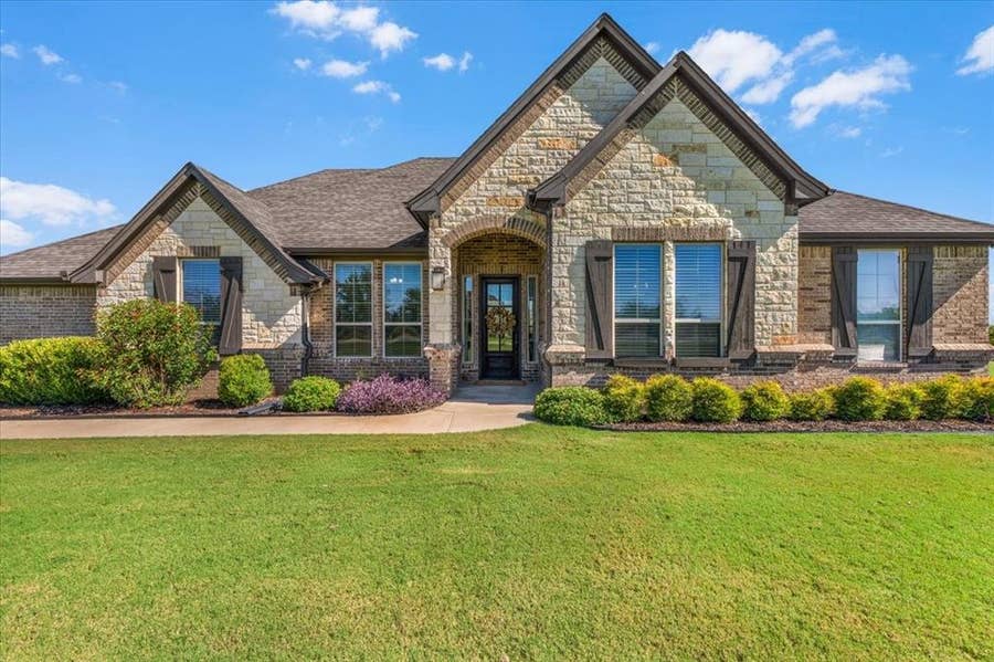 Property photo for 116 Rasha Drive, Azle, TX