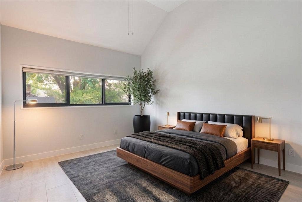 9123 Valley Chapel Lane, Dallas, TX 75220 2nd Upstairs bedroom with vaulted ceiling