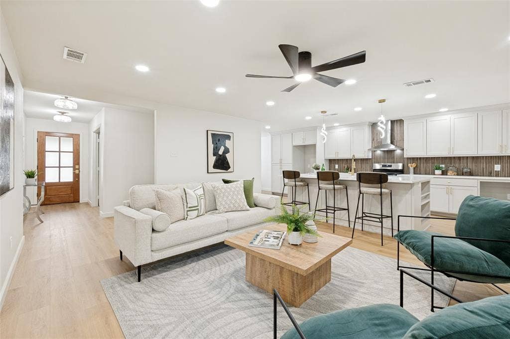 5311 Banting Way, Dallas, TX 75227 Open living room and kitchen