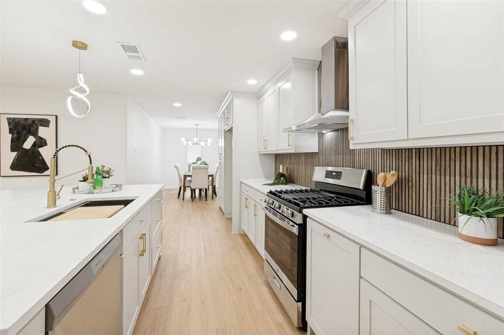 5311 Banting Way, Dallas, TX 75227 Kitchen open to separate dining room