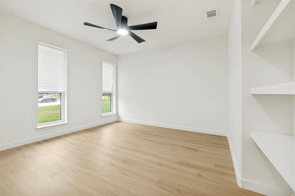 5311 Banting Way, Dallas, TX 75227 Flexible 4th bedroom or office/study