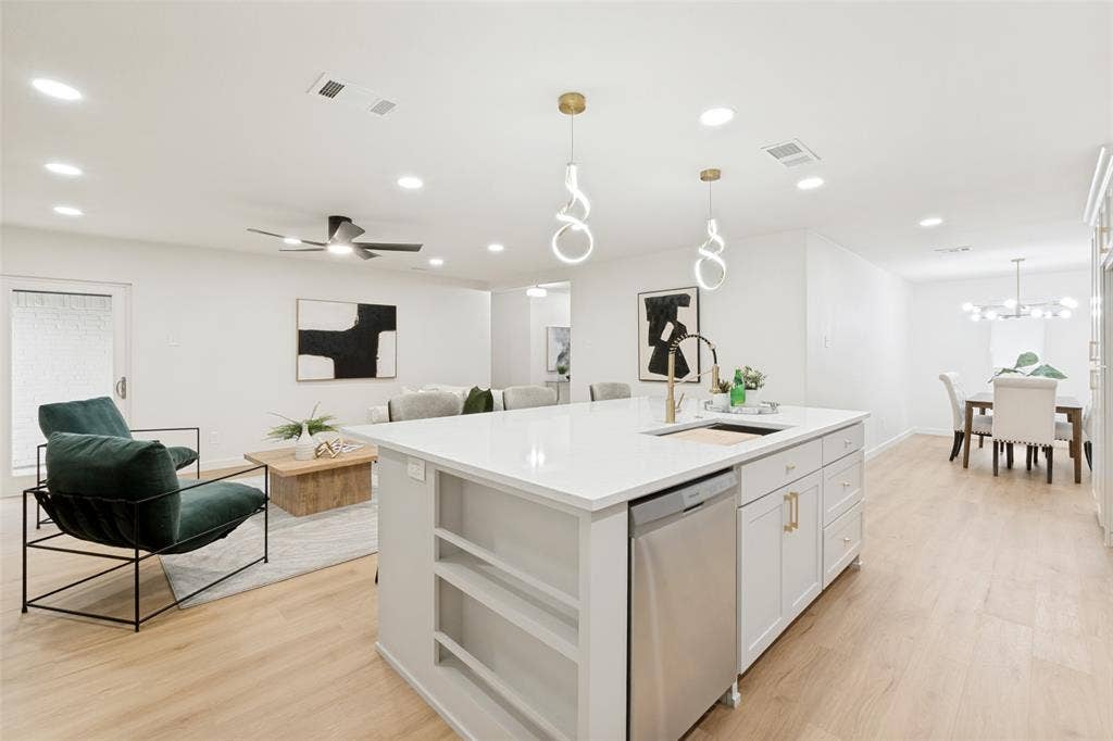5311 Banting Way, Dallas, TX 75227 Kitchen island