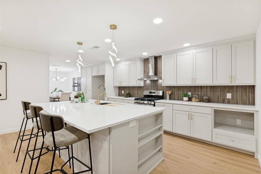 5311 Banting Way, Dallas, TX 75227 Eat in kitchen with large island with seating