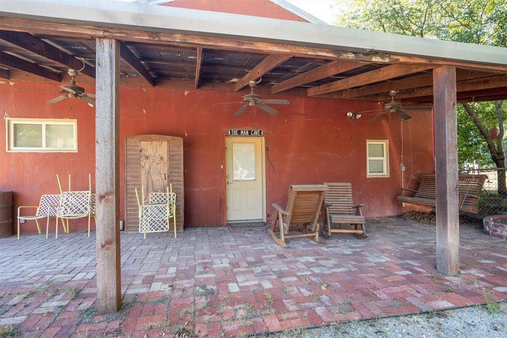 118 N Main Street, Farmersville, TX 75442 118 N Main Street, Farmersville, TX 75442