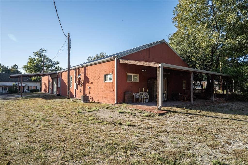 118 N Main Street, Farmersville, TX 75442 118 N Main Street, Farmersville, TX 75442