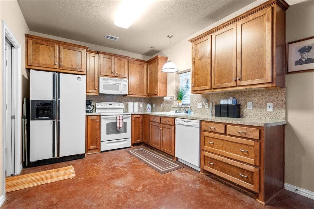 118 N Main Street, Farmersville, TX 75442 118 N Main Street, Farmersville, TX 75442