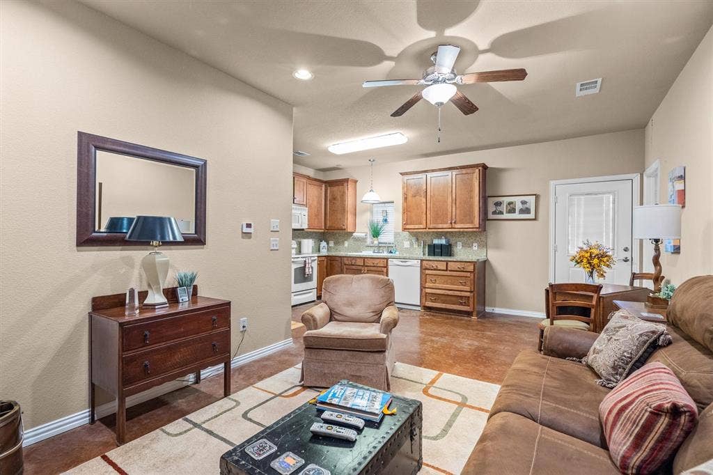118 N Main Street, Farmersville, TX 75442 118 N Main Street, Farmersville, TX 75442