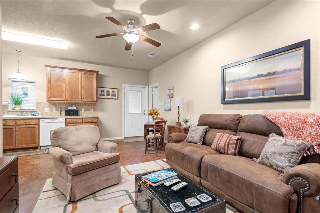 118 N Main Street, Farmersville, TX 75442 118 N Main Street, Farmersville, TX 75442