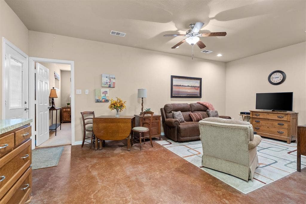 118 N Main Street, Farmersville, TX 75442 118 N Main Street, Farmersville, TX 75442